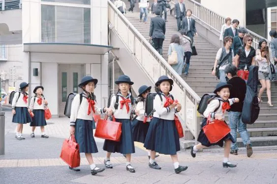 Japonyada orta məktəb sistemi necədir?